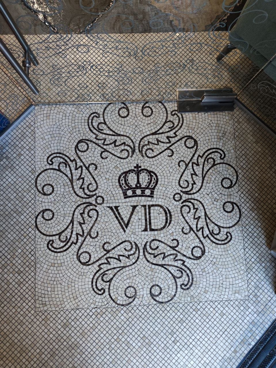 Dywan z mozaiki marmurowej i ceramicznej