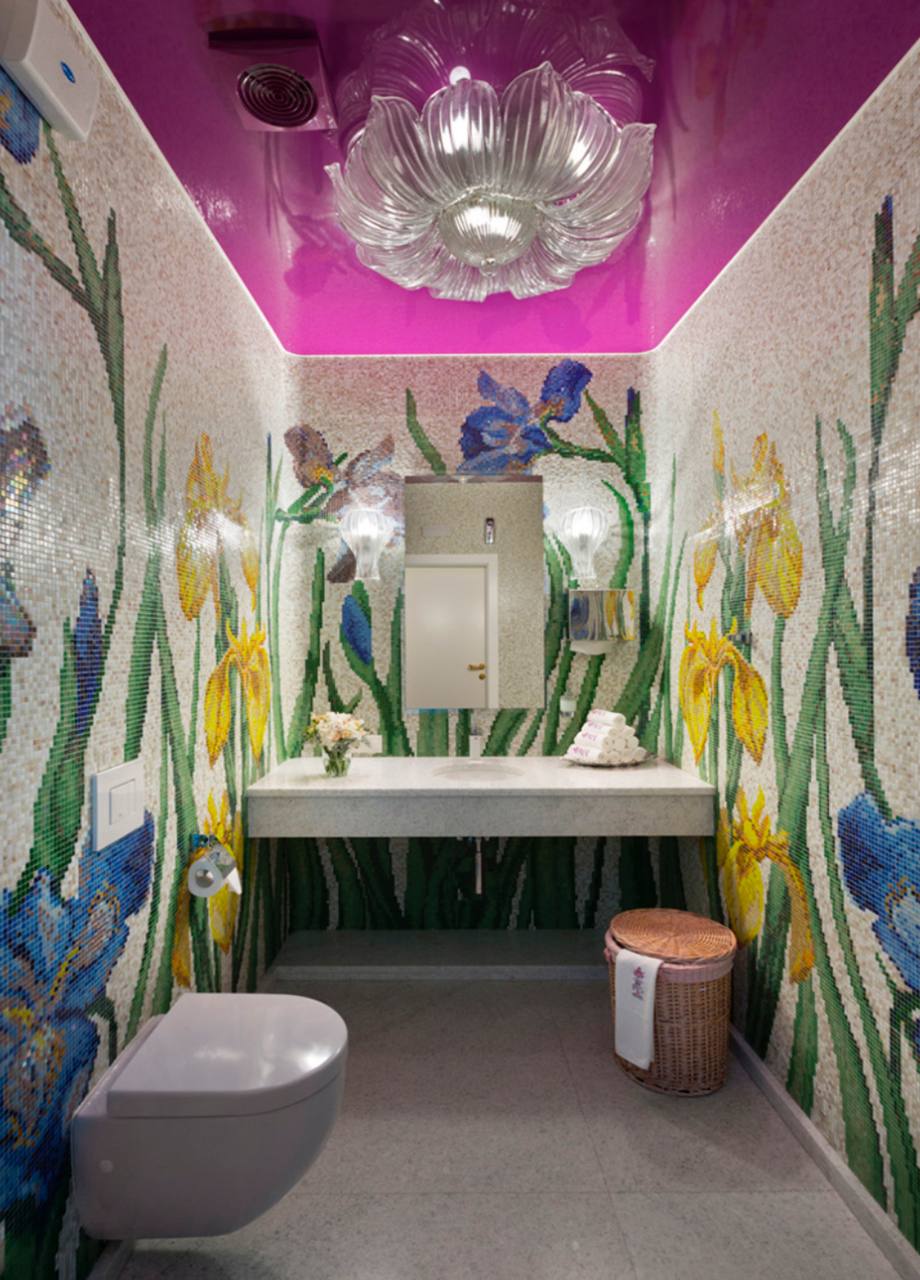 Panel mozaikowy Kwiaty w technice matrycowej – łazienka w art hotelu – mozaika artystyczna Colibri Mosaic